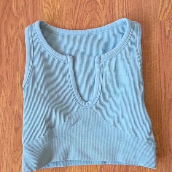 Workout Set 2 PC Crop Top and Leggings Baby Blue Size S - Picture 2 of 3